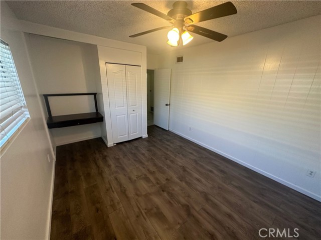 Detail Gallery Image 11 of 15 For 23832 Calvert St, Woodland Hills,  CA 91367 - 4 Beds | 2 Baths