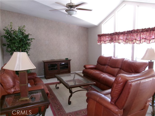 Detail Gallery Image 38 of 61 For 13983 Silver Lake Pl, Victorville,  CA 92395 - 3 Beds | 2 Baths
