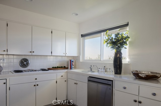 Detail Gallery Image 9 of 17 For 1007 White Sails, Corona Del Mar,  CA 92625 - 3 Beds | 2 Baths