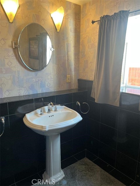 2257 Daisy Avenue, Long Beach CA: https://media.crmls.org/medias/a94e8337-25db-4bdf-b347-35bb9735612f.jpg