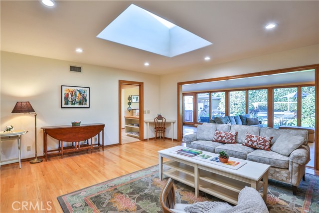 Detail Gallery Image 11 of 50 For 633 Purdue Dr, Claremont,  CA 91711 - 4 Beds | 3 Baths