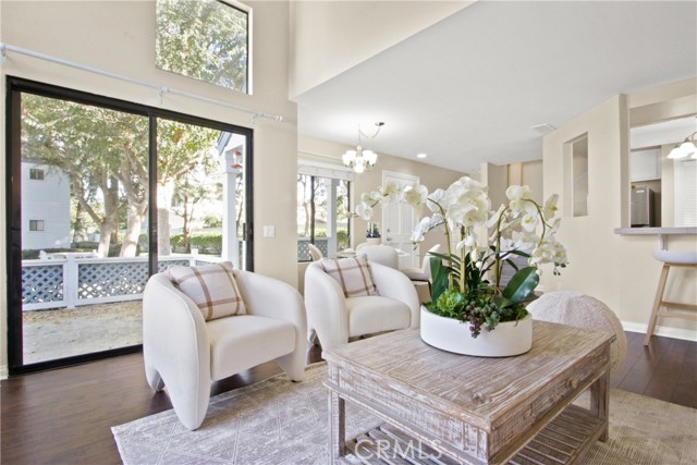 Detail Gallery Image 10 of 26 For 633 Springbrook #45,  Irvine,  CA 92614 - 2 Beds | 2/1 Baths