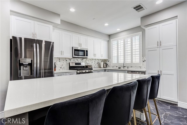 Detail Gallery Image 4 of 30 For 625 Savi Dr #102,  Corona,  CA 92878 - 3 Beds | 3/1 Baths