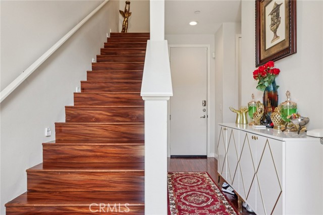 Detail Gallery Image 5 of 37 For 13225 Victory Bld, Valley Glen,  CA 91401 - 3 Beds | 3/1 Baths