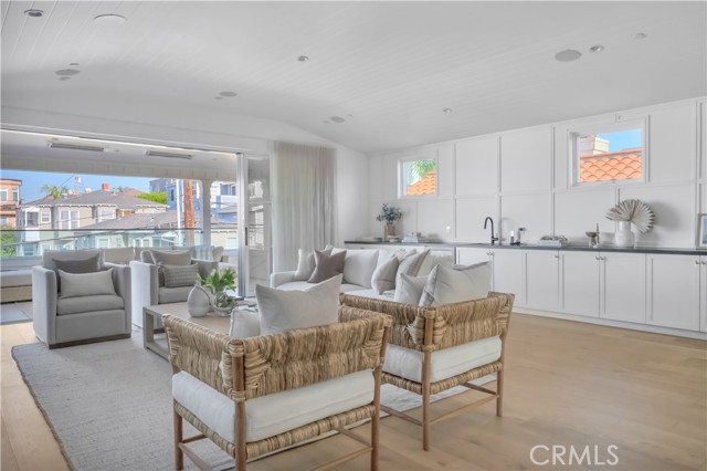 Detail Gallery Image 17 of 49 For 620 12th Street, Manhattan Beach,  CA 90266 - 5 Beds | 4/1 Baths