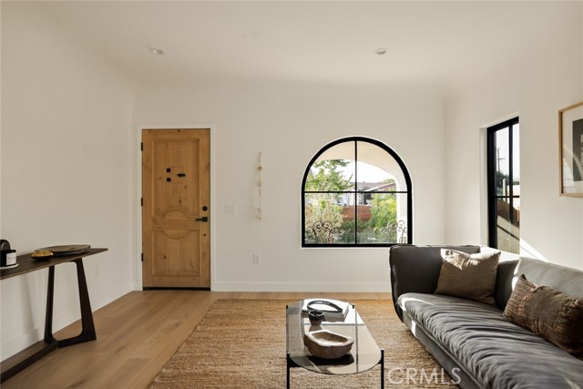 2334 Glover Place, Los Angeles CA: https://media.crmls.org/medias/a9504ef4-272c-44e5-a168-a3a8b16e82b8.jpg