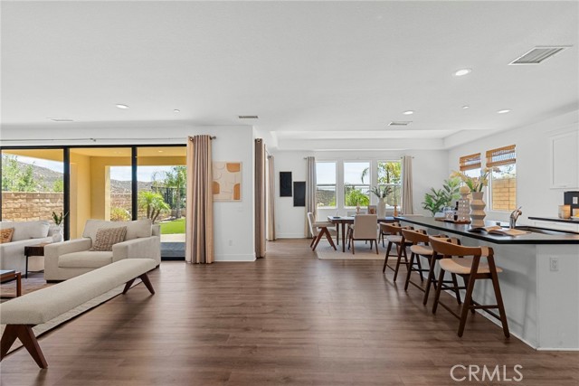 19162 Lauren Lane, Saugus CA: https://media.crmls.org/medias/a9516e38-f478-4a86-935f-07dd9ba8080a.jpg