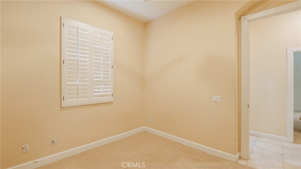 https://media.crmls.org/medias/a9526cf9-b7cc-434e-9f91-8e3fc91f379d.jpg?preset=X-Large