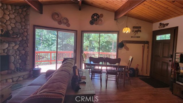 Detail Gallery Image 4 of 18 For 26126 Boulder Ln, Twin Peaks,  CA 92391 - 2 Beds | 2 Baths
