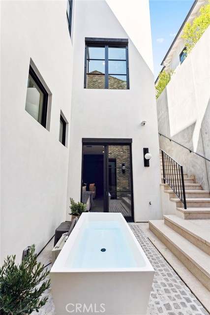 1831 Newport Hills E Drive, Newport Beach CA: https://media.crmls.org/medias/a9530d64-5d69-4465-b8b4-76b42261bf20.jpg