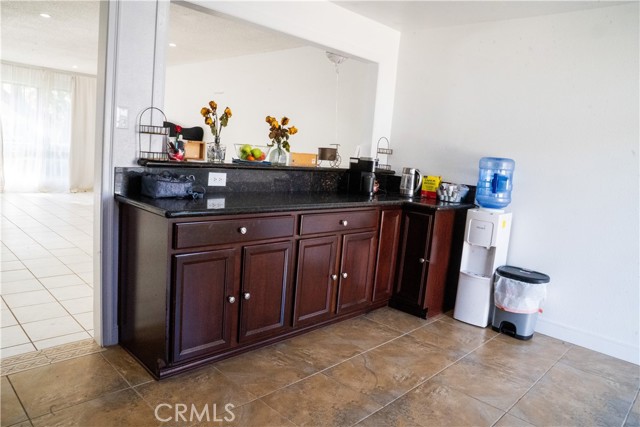 Detail Gallery Image 7 of 13 For 14802 Newport Ave 2b,  Tustin,  CA 92780 - 2 Beds | 2 Baths