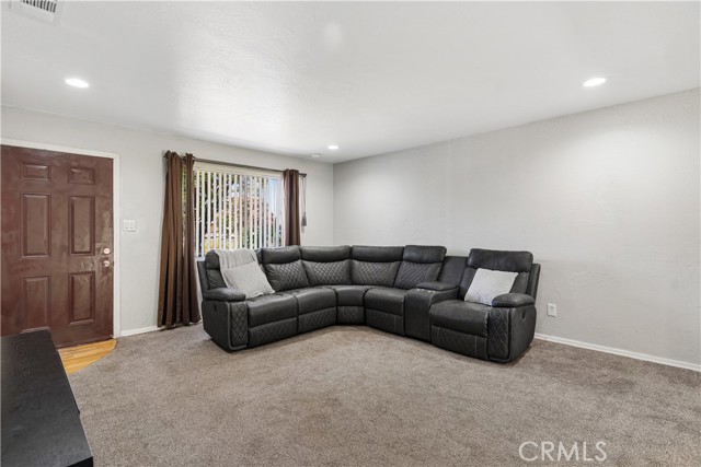 518 Lincoln Avenue, Bakersfield CA: https://media.crmls.org/medias/a9531df4-ce40-443f-bd22-c2766bc2d97a.jpg