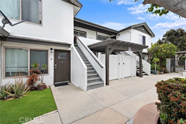 1010 1016 Valencia Street, Costa Mesa CA: https://media.crmls.org/medias/a9538c07-0674-4eb4-8bc0-b2958bbc09de.jpg