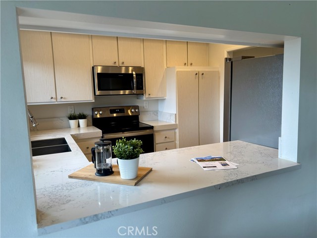 Detail Gallery Image 4 of 12 For 2322 Palos Verdes Dr #203,  Palos Verdes Estates,  CA 90274 - 2 Beds | 2 Baths