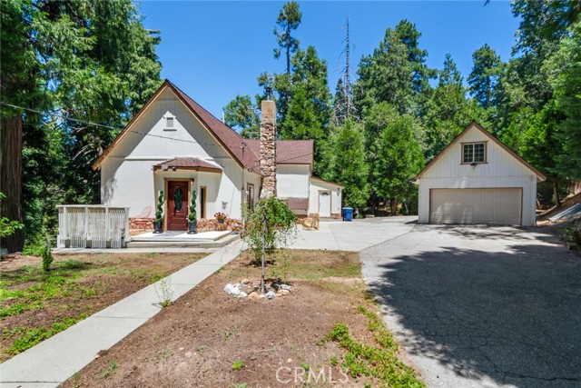 901 Ca-173, Lake Arrowhead CA: https://media.crmls.org/medias/a9541a62-aa4b-4205-b6fe-d16cce7a5684.jpg