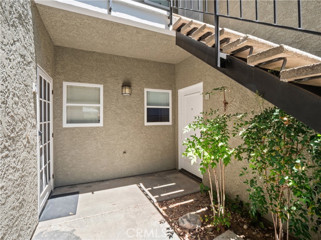 Detail Gallery Image 3 of 28 For 27644 Susan Beth Way #F,  Saugus,  CA 91350 - 2 Beds | 1 Baths
