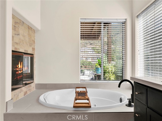 1124 Kathleen Drive, Newbury Park CA: https://media.crmls.org/medias/a954b116-cadc-45e7-a7c4-360af7858c73.jpg