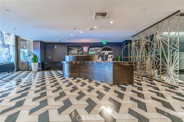 1050 S Grand Avenue, Los Angeles CA: https://media.crmls.org/medias/a9560655-85c3-488f-a4a5-b71fa62a67bf.jpg