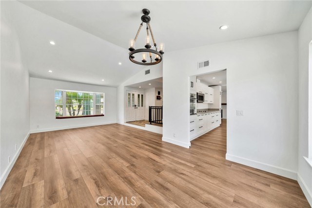 25735 Williamsburg Court, Lake Forest CA: https://media.crmls.org/medias/a9570916-cc18-42d2-964e-b680c4f4b209.jpg