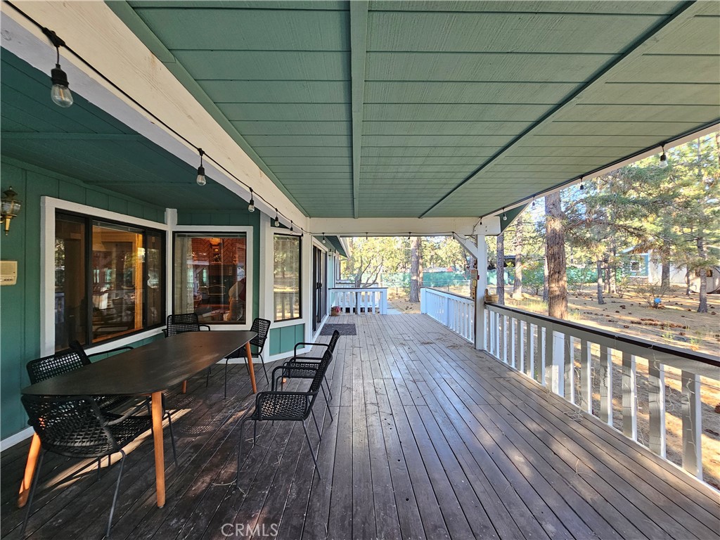 https://media.crmls.org/medias/a95739b3-ba66-4f01-aef7-6760b8e1b9a8.jpg?preset=X-Large