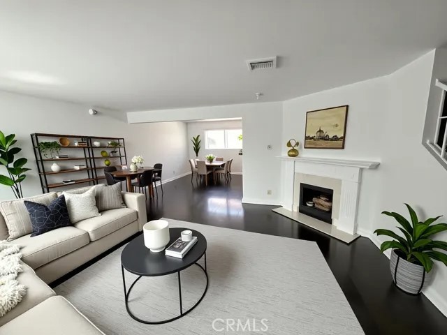 Detail Gallery Image 2 of 24 For 18550 Hatteras St #7,  Los Angeles,  CA 91356 - 2 Beds | 2/1 Baths