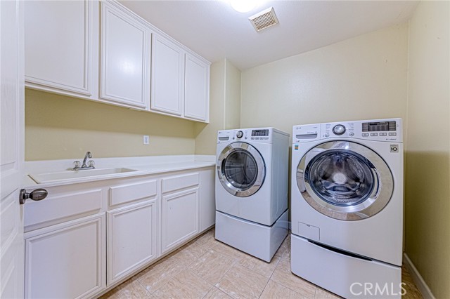 955 Blackberry Lane, Carson CA: https://media.crmls.org/medias/a9599808-6e31-40db-8a37-ce0d00a5bd1f.jpg