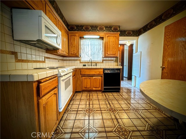 Detail Gallery Image 8 of 28 For 727 Canary St, Colton,  CA 92324 - 3 Beds | 2 Baths