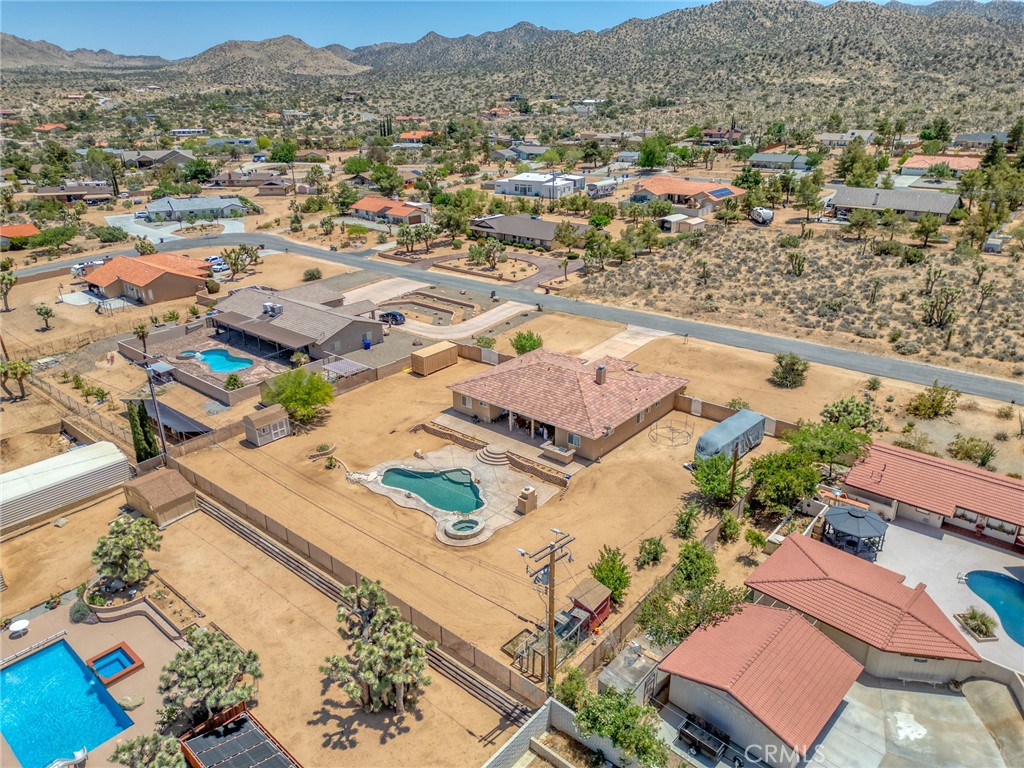 https://media.crmls.org/medias/a95adf0f-bc85-499e-824f-a61b905fc9ba.jpg?preset=X-Large