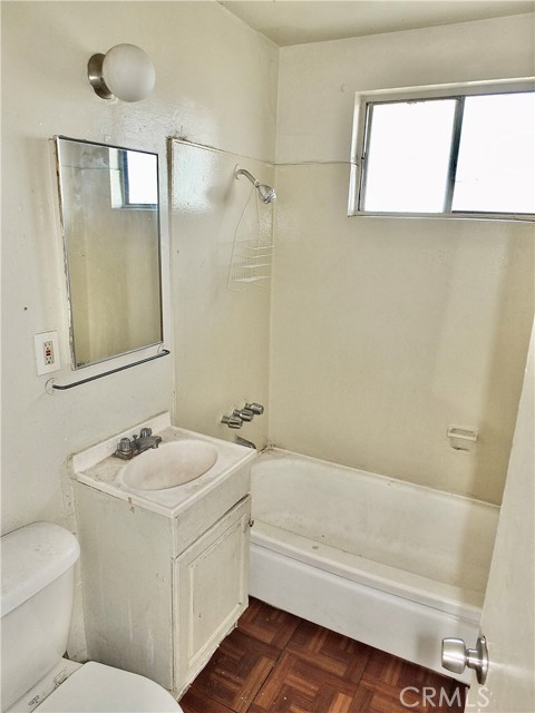 Detail Gallery Image 9 of 12 For 142 W 94th St, Los Angeles,  CA 90003 - – Beds | – Baths