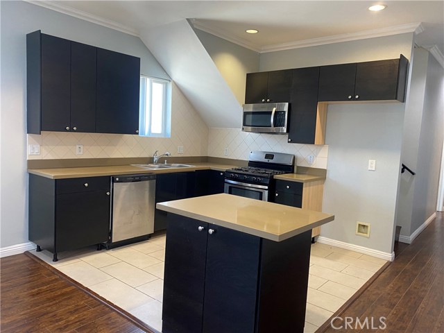 Detail Gallery Image 4 of 23 For 14343 Tiara St #2,  Sherman Oaks,  CA 91401 - 3 Beds | 2 Baths