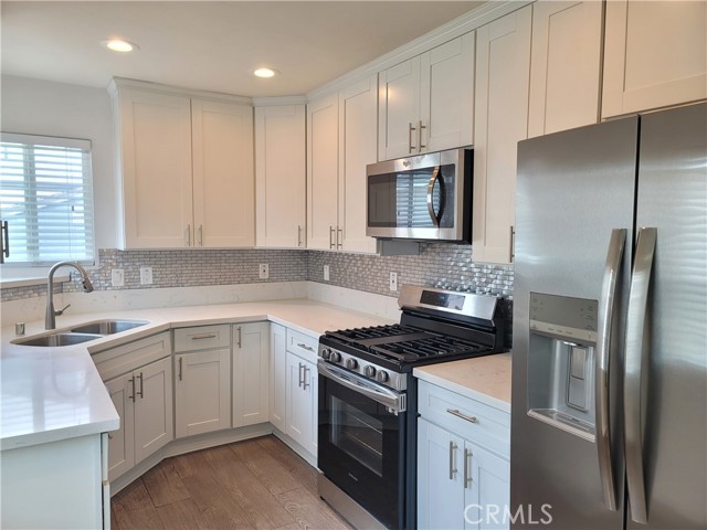 17557 Lemay Place, Lake Balboa CA: https://media.crmls.org/medias/a95b8eb6-90ef-4c1f-a719-309c74de4a71.jpg