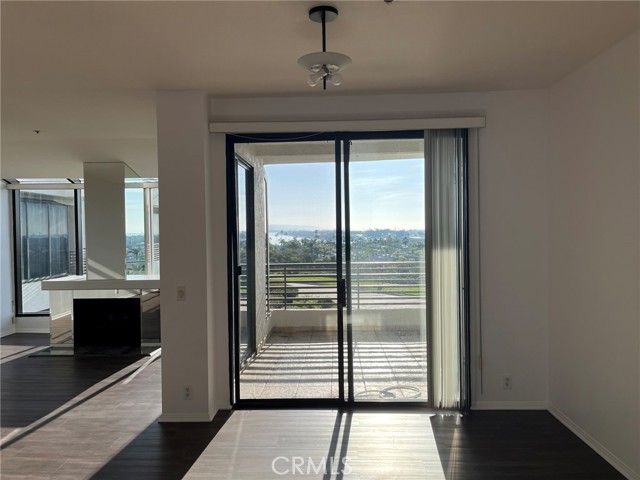 Detail Gallery Image 11 of 69 For 230 Lille Lane 212, Newport Beach,  CA 92663 - 2 Beds | 2 Baths