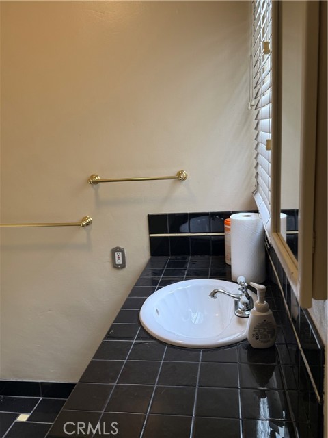 Detail Gallery Image 29 of 32 For 1437 Greenfield Ave, Los Angeles,  CA 90025 - – Beds | – Baths