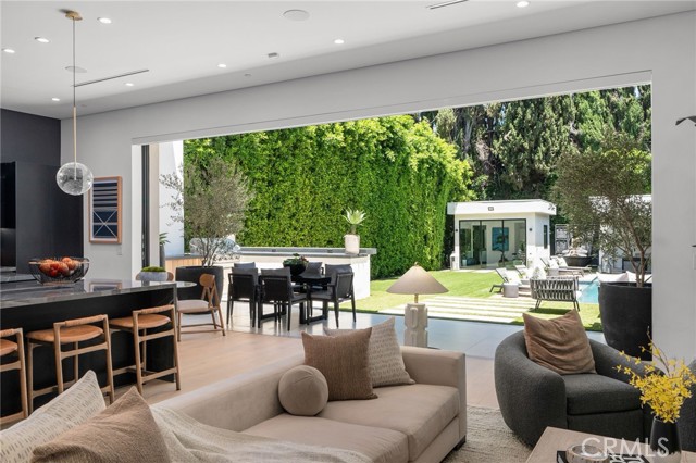 Detail Gallery Image 15 of 59 For 15231 Greenleaf St, Sherman Oaks,  CA 91403 - 6 Beds | 7/1 Baths