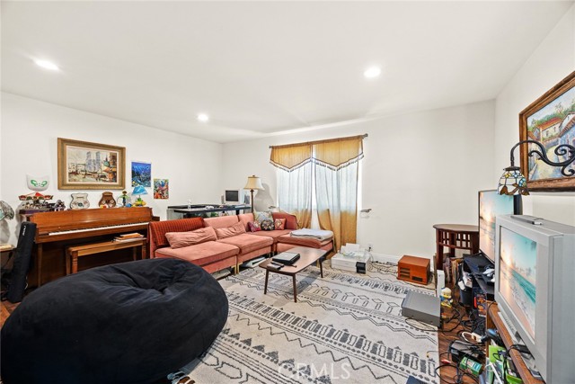 1385 N Marengo Avenue, Pasadena CA: https://media.crmls.org/medias/a95f2f5d-5fb2-4c97-8aba-226ca41c95e6.jpg