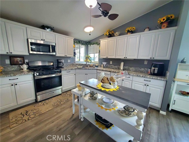 Detail Gallery Image 9 of 28 For 9161 Santa Fe Ave E #22,  Hesperia,  CA 92345 - 3 Beds | 2 Baths