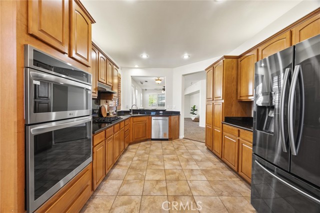 Detail Gallery Image 11 of 33 For 420 Hollyhill, Bakersfield,  CA 93312 - 3 Beds | 2 Baths