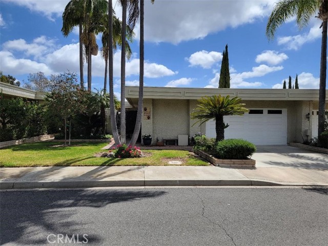 5597 Vista Del Mando S., Laguna Woods CA: https://media.crmls.org/medias/a96042ff-45c3-474f-91ee-3eddd2d742ba.jpg