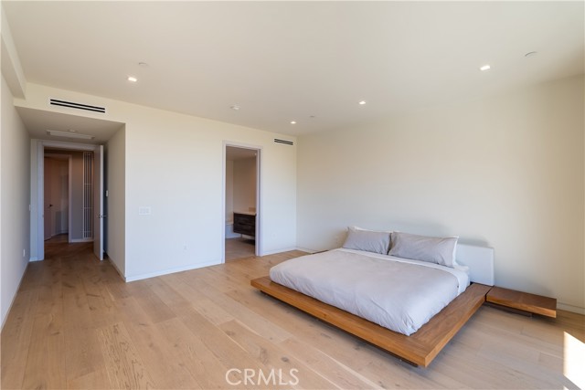 1947 Glencoe Way, Los Angeles CA: https://media.crmls.org/medias/a9607d14-dcab-4717-94d4-83f471a5165e.jpg