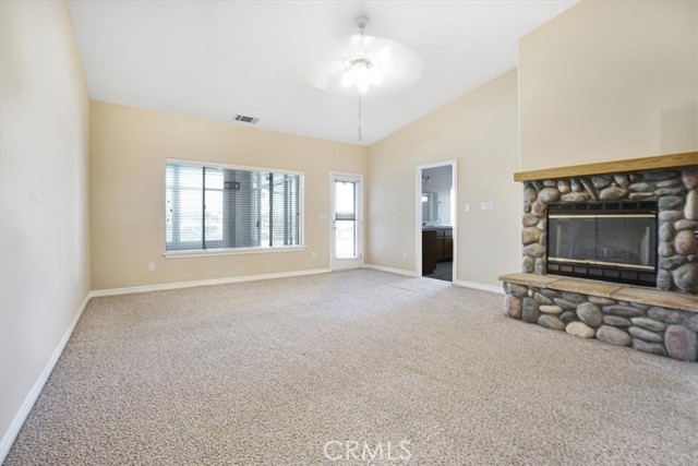 6940 Oak Vista Lane, Oak Hills CA: https://media.crmls.org/medias/a9612191-2969-4011-a4c1-321f799ac29e.jpg