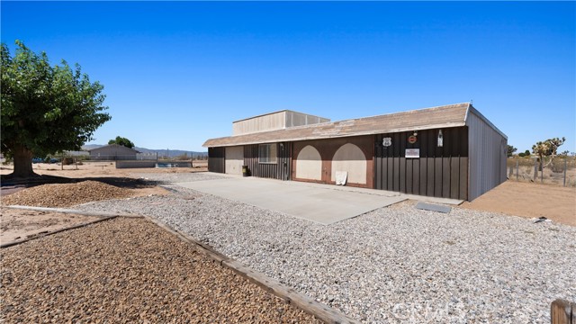 Detail Gallery Image 5 of 34 For 11140 Merino Ave, Apple Valley,  CA 92308 - 3 Beds | 2 Baths