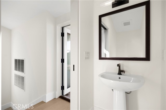 516 Larkspur Avenue, Corona del Mar CA: https://media.crmls.org/medias/a9620730-7ace-43b4-bd72-4ecc90381df9.jpg