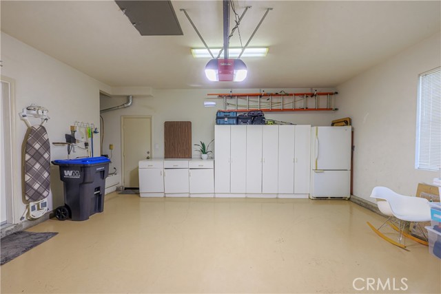 22 Modesto, Irvine CA: https://media.crmls.org/medias/a9628a2e-0148-49cd-9c3b-9dfa19648544.jpg