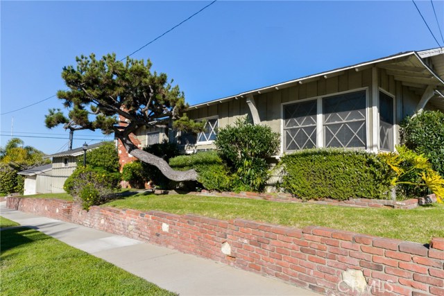 1401 11th Street, Manhattan Beach, California 90266, 3 Bedrooms Bedrooms, ,2 BathroomsBathrooms,Residential,Sold,11th,SB17042358