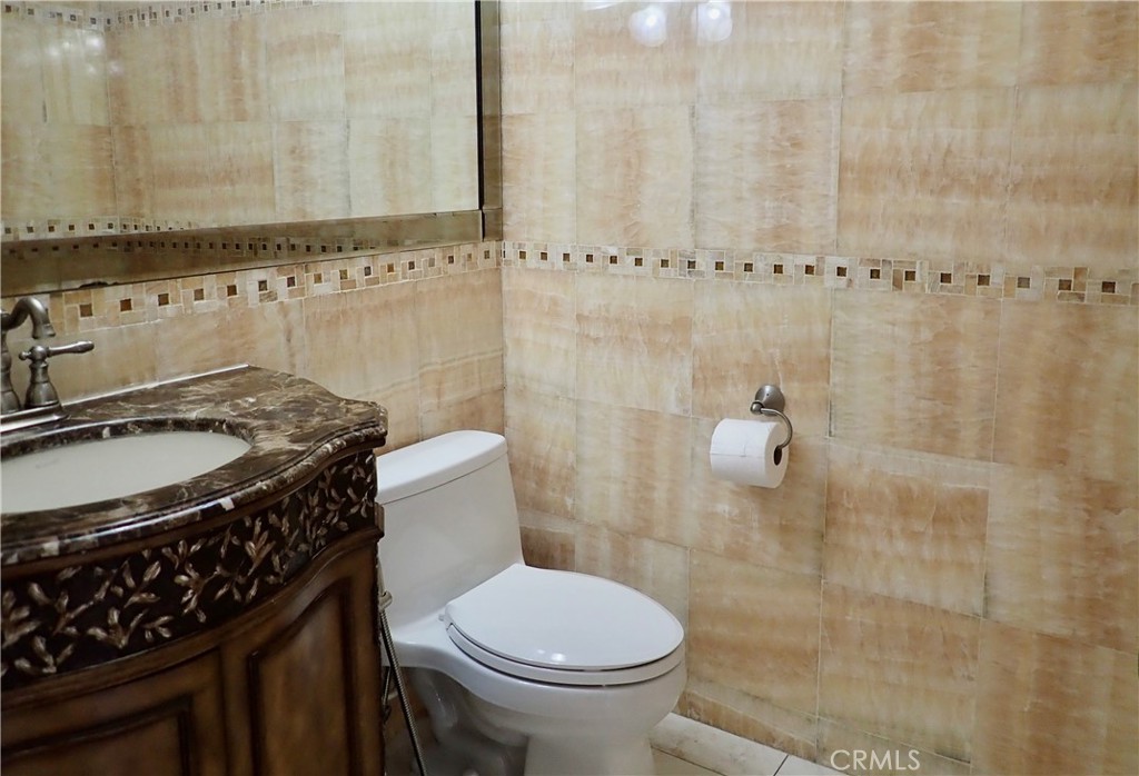 https://media.crmls.org/medias/a962e688-3200-4661-8e33-fbb8052f1418.jpg?preset=X-Large