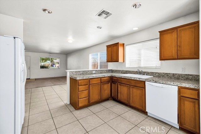 5154 Split Rock Avenue, 29 Palms CA: https://media.crmls.org/medias/a9647a84-24d6-4653-9481-c084fc6ef101.jpg