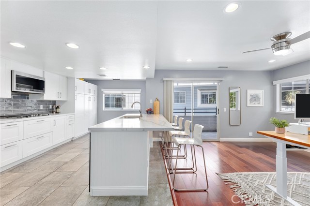 Detail Gallery Image 8 of 34 For 23163 Mulholland Drive Unit 6, Woodland Hills,  CA 91364 - 2 Beds | 2/1 Baths