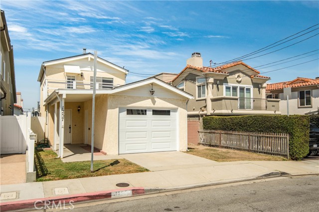 1257 10th Street, Hermosa Beach, California 90254, 3 Bedrooms Bedrooms, ,1 BathroomBathrooms,Residential,Sold,10th,PV21201232