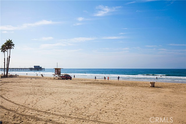 2149 E Ocean Boulevard, Newport Beach CA: https://media.crmls.org/medias/a966b080-31e1-4907-a228-40f42b7d26f8.jpg