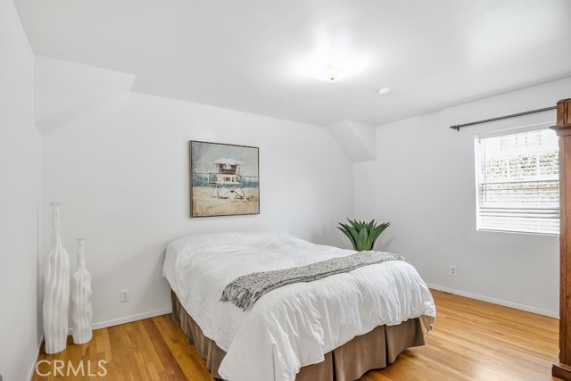 870 Rosecrans Avenue, Manhattan Beach, California 90266, 3 Bedrooms Bedrooms, ,2 BathroomsBathrooms,Residential,Sold,Rosecrans,SB21187159